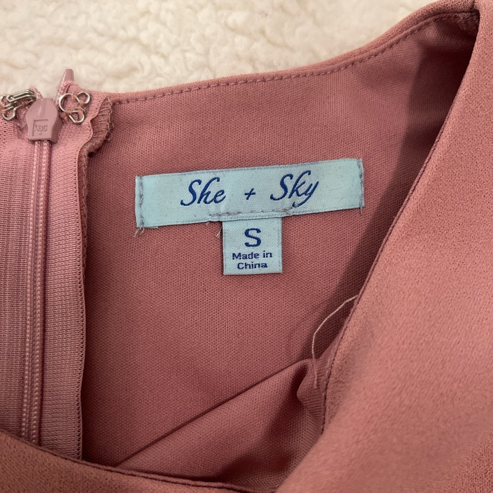 She + Sky Mauve Flutter Sleeve Romper - Picture 2 of 2